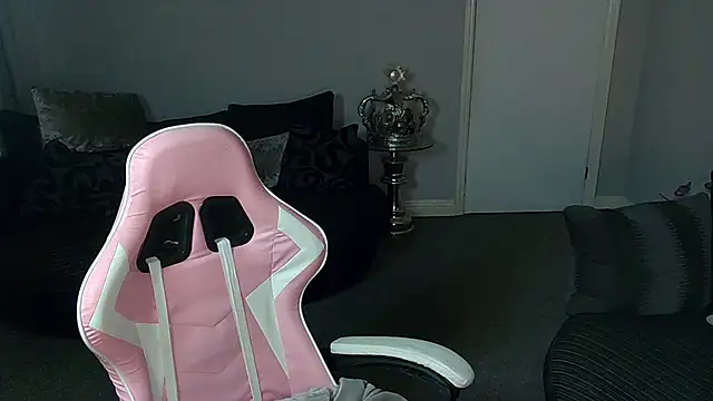 Snapshot of Red_firesquirt chatting on February 2025 09:39:02 PM Red firesquirt online show from February 2025 09:39:02 PM