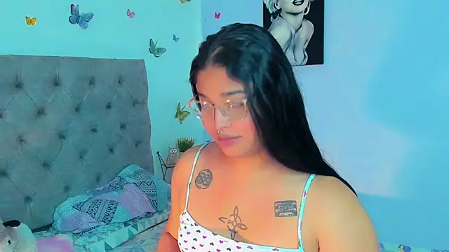 mabellfox online show from December 2024 04:43:01 PM