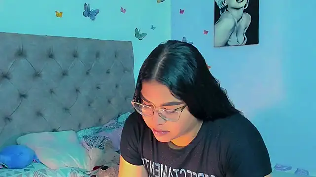 mabellfox online show from December 2024 04:52:01 PM