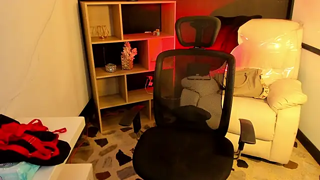 Snapshot of CelesteBrucee chatting on January 2025 11:50:01 PM CelesteBrucee online show from January 2025 11:50:01 PM