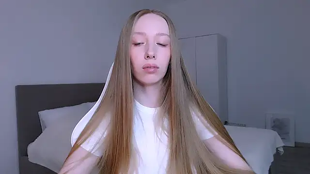 Luna insniity online show from February 2026 08:51:01 PM