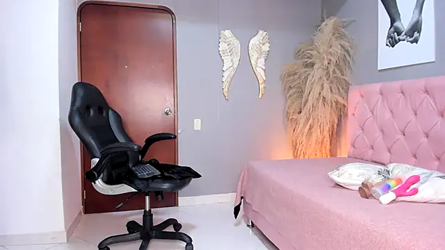 Anahi falcon online show from April 2026 08:00:02 PM