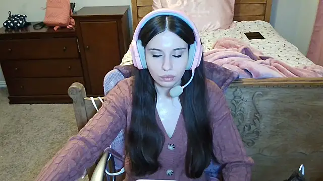 alisonfields online show from December 2025 01:38:02 PM