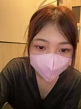Snapshot of SUZU_ chatting on June 2026 06:37:02 AM SUZU online show from June 2026 06:37:02 AM