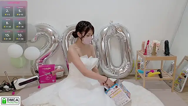 Snapshot of SUZU_ chatting on June 2026 01:04:02 PM SUZU online show from June 2026 01:04:02 PM