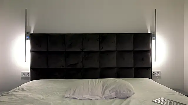 NotElis online show from September 2025 03:12:02 PM