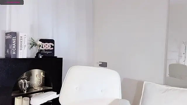 Snapshot of lvy-w chatting on November 2025 12:04:01 PM lvy-w online show from November 2025 12:04:01 PM