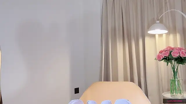 lvy-w online show from April 2026 01:32:01 AM