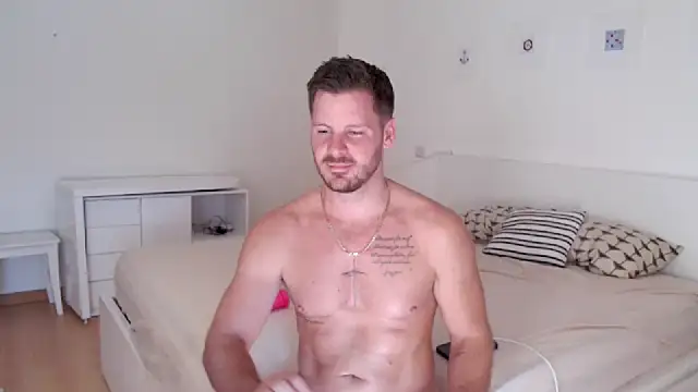 Snapshot of SexyandMarried1 chatting on February 2025 12:21:01 PM SexyandMarried1 online show from February 2025 12:21:01 PM