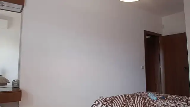 Snapshot of SexyandMarried1 chatting on November 2025 01:46:01 PM SexyandMarried1 online show from November 2025 01:46:01 PM