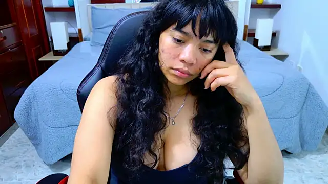 laureentt  online show from November 2025 03:06:01 AM