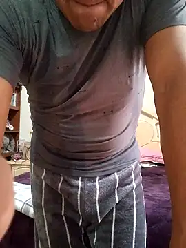 Snapshot of AlbertoZav chatting on December 2024 09:04:02 PM AlbertoZav online show from December 2024 09:04:02 PM