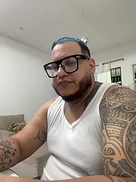 Latino bigcock online show from December 2024 01:18:01 AM
