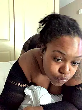 SweetHoneyBunz online show from April 2026 05:52:01 PM