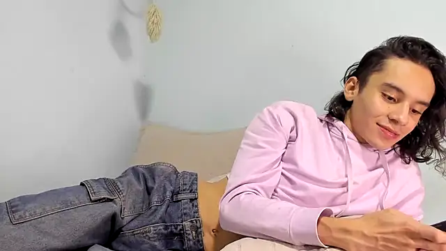 Snapshot of imcoltonalvin chatting on January 2025 02:39:01 AM imcoltonalvin online show from January 2025 02:39:01 AM