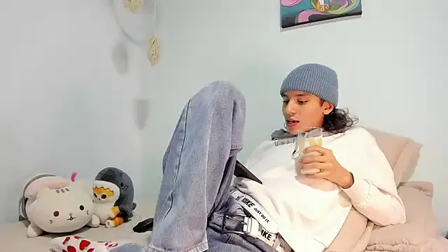 Snapshot of imcoltonalvin chatting on January 2025 12:59:01 AM imcoltonalvin online show from January 2025 12:59:01 AM