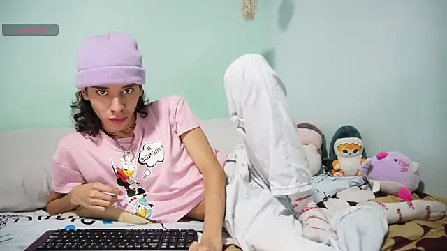 Snapshot of imcoltonalvin chatting on January 2025 02:51:01 AM imcoltonalvin online show from January 2025 02:51:01 AM