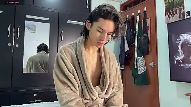 Snapshot of imcoltonalvin chatting on September 2025 10:54:01 PM imcoltonalvin online show from September 2025 10:54:01 PM