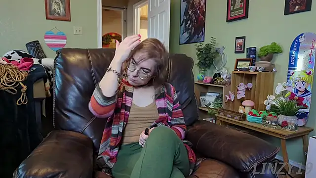 Snapshot of Linzy_19 chatting on January 2025 10:22:01 PM Linzy 19 online show from January 2025 10:22:01 PM