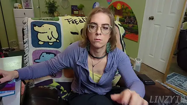 Snapshot of Linzy_19 chatting on February 2025 02:57:02 AM Linzy 19 online show from February 2025 02:57:02 AM