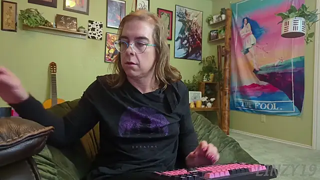 Linzy 19 online show from November 2025 05:28:02 AM