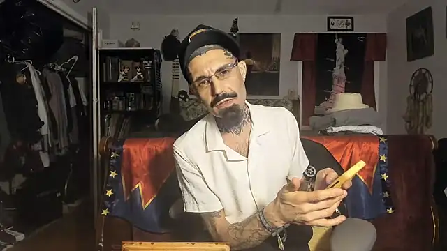 Snapshot of RoosterWabbit chatting on March 2025 05:38:02 AM RoosterWabbit online show from March 2025 05:38:02 AM