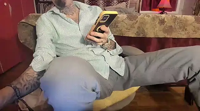 Snapshot of RoosterWabbit chatting on March 2025 05:00:01 AM RoosterWabbit online show from March 2025 05:00:01 AM