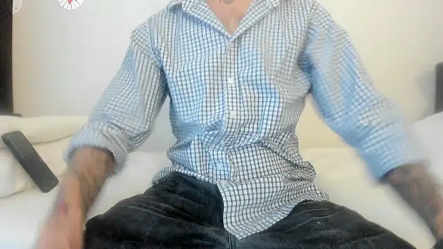 Snapshot of RoosterWabbit chatting on November 2025 06:52:02 PM RoosterWabbit online show from November 2025 06:52:02 PM