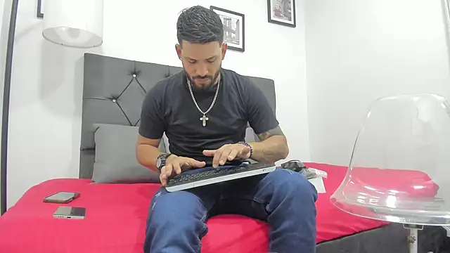 Thiagogomez online show from February 2026 07:09:02 PM