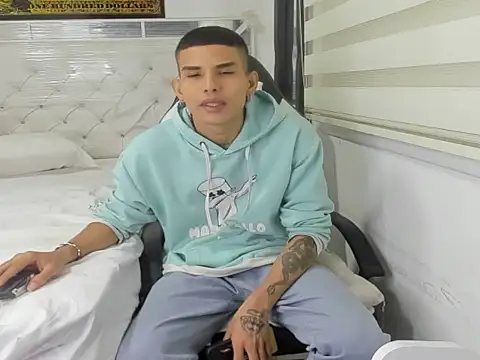 Snapshot of hot_king20 chatting on February 2025 04:46:02 AM hot king20 online show from February 2025 04:46:02 AM