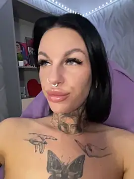 Snapshot of angel_devil_forever chatting on June 2026 10:21:02 PM angel devil forever online show from June 2026 10:21:02 PM