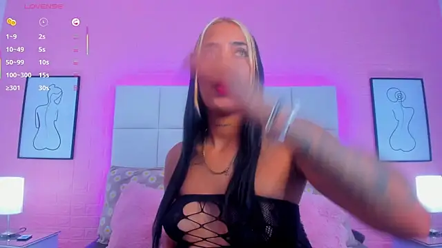 Snapshot of charlotte_kisss chatting on May 2026 12:23:01 PM charlotte kisss online show from May 2026 12:23:01 PM