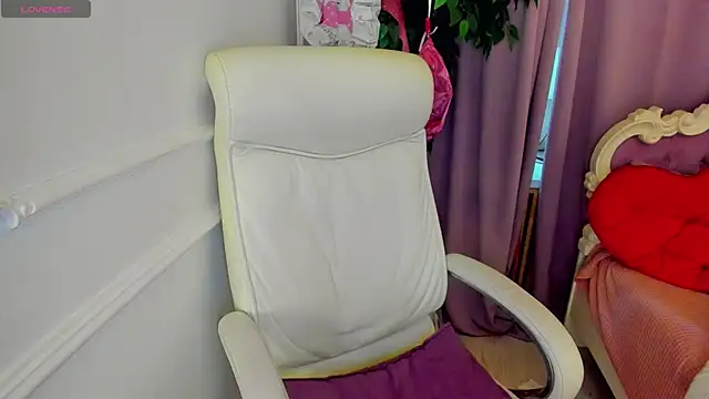 Snapshot of Lily_Marlin chatting on July 2026 02:37:01 AM Lily Marlin online show from July 2026 02:37:01 AM