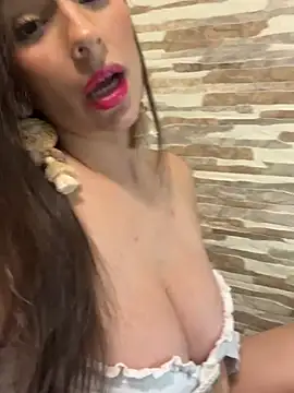 Snapshot of Mau_White chatting on July 2026 03:41:02 AM Mau White online show from July 2026 03:41:02 AM