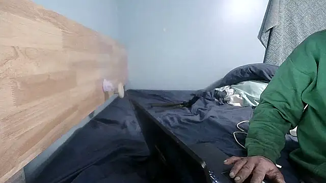 Snapshot of Mshizzle12 chatting on February 2026 09:06:02 AM Mshizzle12 online show from February 2026 09:06:02 AM