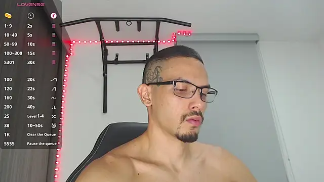 Snapshot of russthiago chatting on December 2024 12:07:01 AM russthiago online show from December 2024 12:07:01 AM