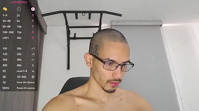 Snapshot of russthiago chatting on February 2025 01:11:02 PM russthiago online show from February 2025 01:11:02 PM