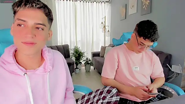 Snapshot of jake_and_joaquin chatting on March 2025 02:45:01 PM jake and joaquin online show from March 2025 02:45:01 PM