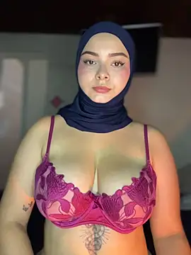 Snapshot of aneesa_darzi chatting on June 2026 08:51:01 PM aneesa darzi online show from June 2026 08:51:01 PM