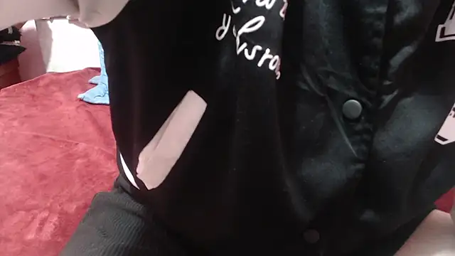 nadescomthxx online show from October 2025 01:45:02 PM