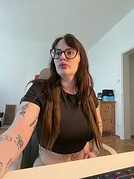 Mona-Peaches online show from May 2026 07:47:02 AM