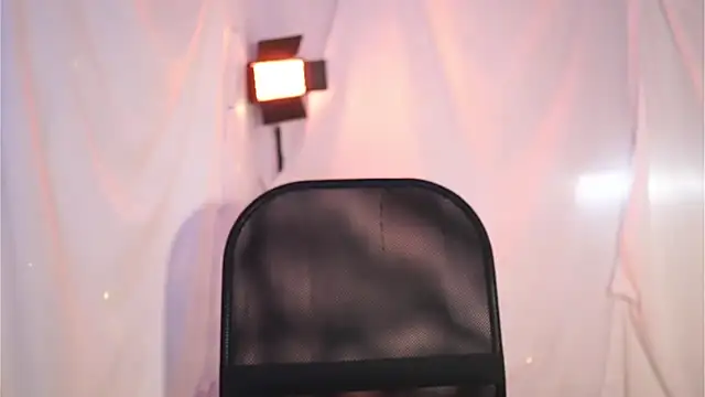 Snapshot of JulietaWinona chatting on November 2025 10:09:02 PM JulietaWinona online show from November 2025 10:09:02 PM