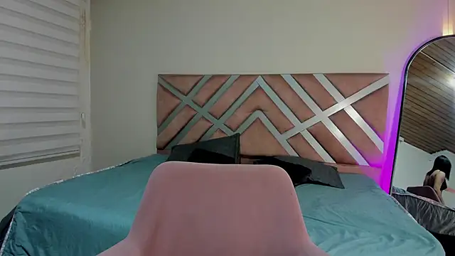 Snapshot of pamela_anderson_ chatting on January 2025 07:03:01 AM pamela anderson online show from January 2025 07:03:01 AM