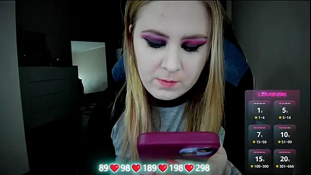 Olivia Munk online show from November 2025 04:44:02 AM