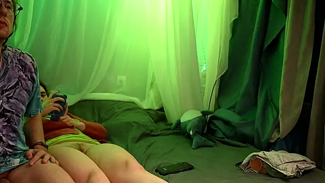 Claudia and elon  online show from September 2025 12:16:01 AM