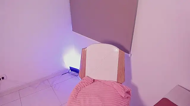 DAHLIA BROWNIE online show from March 2025 11:14:02 PM