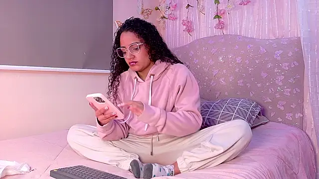 Snapshot of DAHLIA_BROWNIE chatting on February 2026 04:24:01 AM DAHLIA BROWNIE online show from February 2026 04:24:01 AM