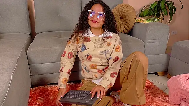 DAHLIA BROWNIE online show from April 2026 12:56:01 AM