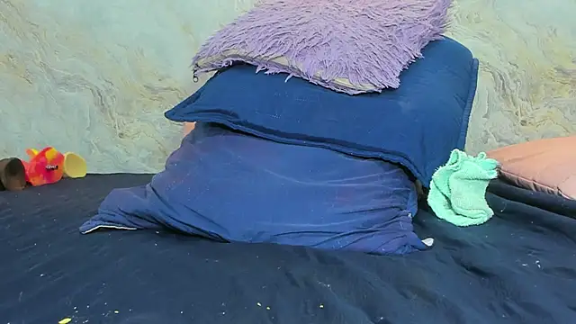 jones maddy  online show from February 2025 02:59:02 PM