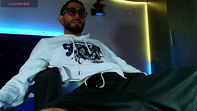 kuzzcoo online show from March 2026 12:12:01 PM